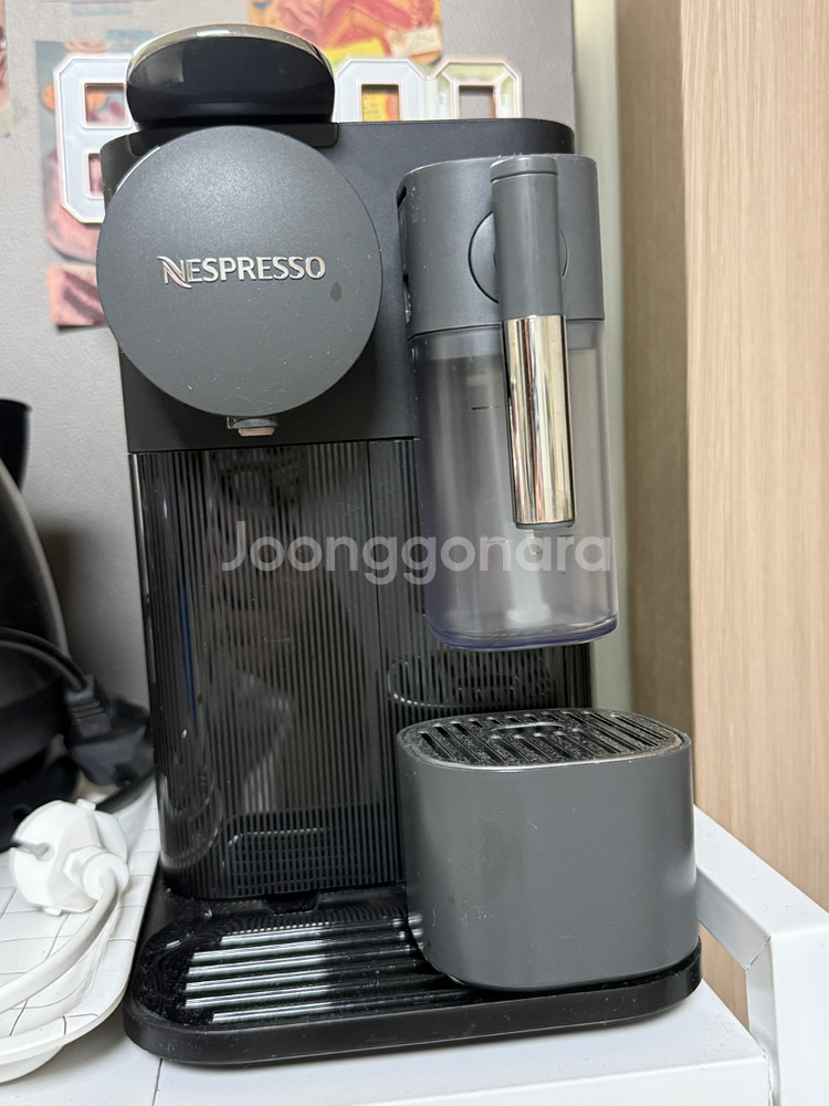 네스프레소 리티시마인 F121 커피머신--1