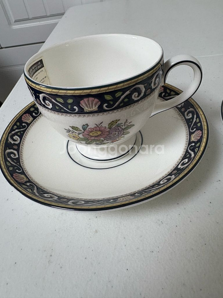 영국산 웨지우드 본차이나 빈티지 컵&소서 세트--1
