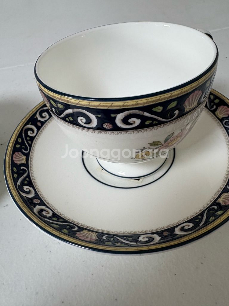 영국산 웨지우드 본차이나 빈티지 컵&소서 세트--2