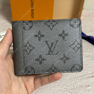 [새상품] 루이비통 이클립스 멀티플 월릿 반지갑 건메탈