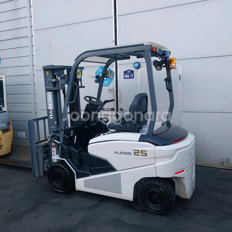 니찌유전동지게차 2.5톤 사이드쉬프트 장착 자동발장착 2020년식--3