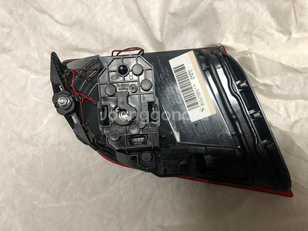 Bmw f10 트렁크미등 우측(새상품)--1