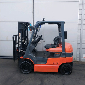 도요다 전동지게차 2.5톤 싸이드쉬프트장착 3단 4300MM 2020년식 상품배터리