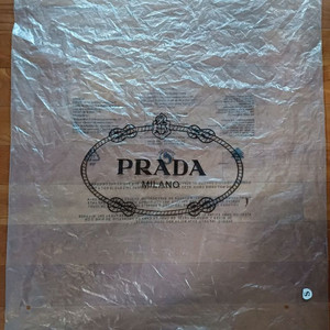 프라다 몽클레어 오프화이트 지퍼백