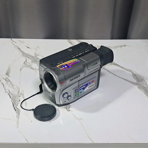상태 좋은 삼성 8mm Hi8 캠코더 VM-B5700