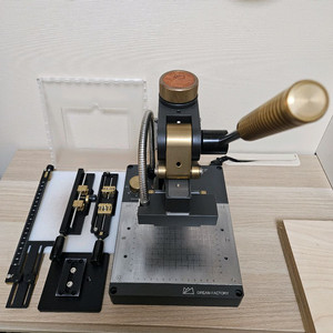 드림팩토리 불박기 + maxita 황동 고딕 폰트