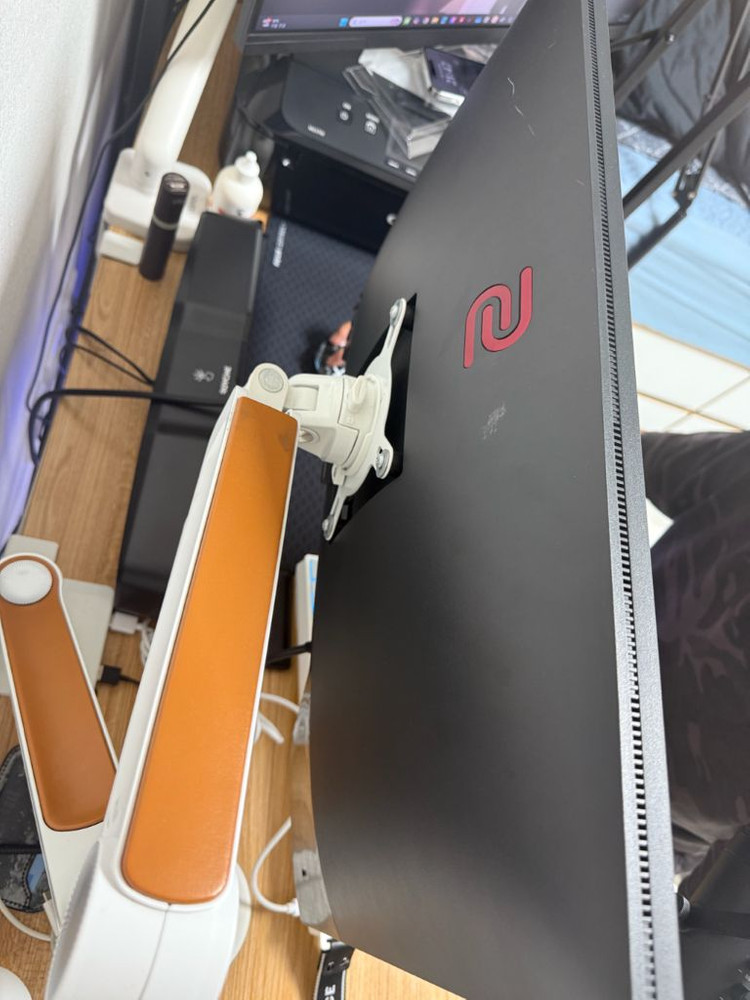 벤큐 모니터 2411k+ 카멜 모니터 암 이미지