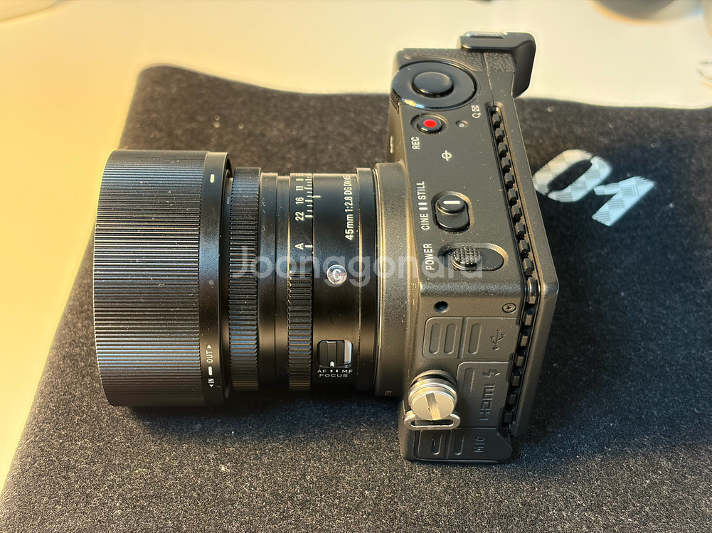 소니 FP 미러리스 카메라 + 45mm 렌즈 세트--1