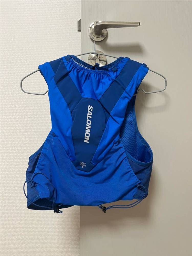 살로몬 adv 스킨 5 하이드레이션 트레일 러닝조끼 판매합니다--2