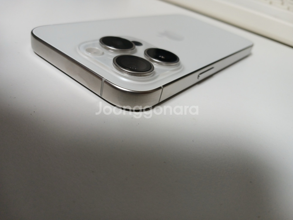 아이폰 15 프로 1테라 화이트 티타늄 (배터리 100%)--5