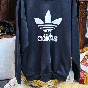 아디다스 트리플 스티프 맨투맨