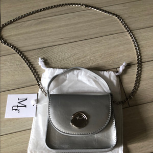 (새상품)무르 레터백