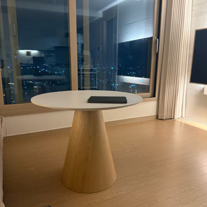 원형 포세린 세라믹 식탁 (앤우드) 이미지