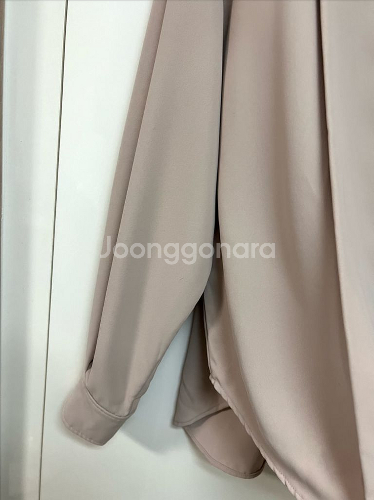 모한 MOHAN TOS CREPE TUCK SHIRT 크레이프 턱 셔츠 핀턱 플리츠 블라우스 베이지--11