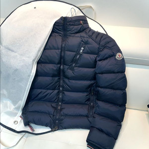 [새상품급/2] 몽클레어 패딩 중경량 네이비