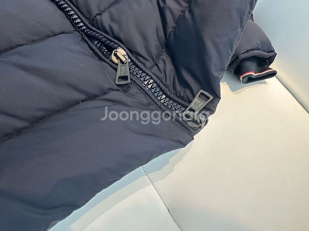 [새상품급/2] 몽클레어 패딩 중경량 네이비--9