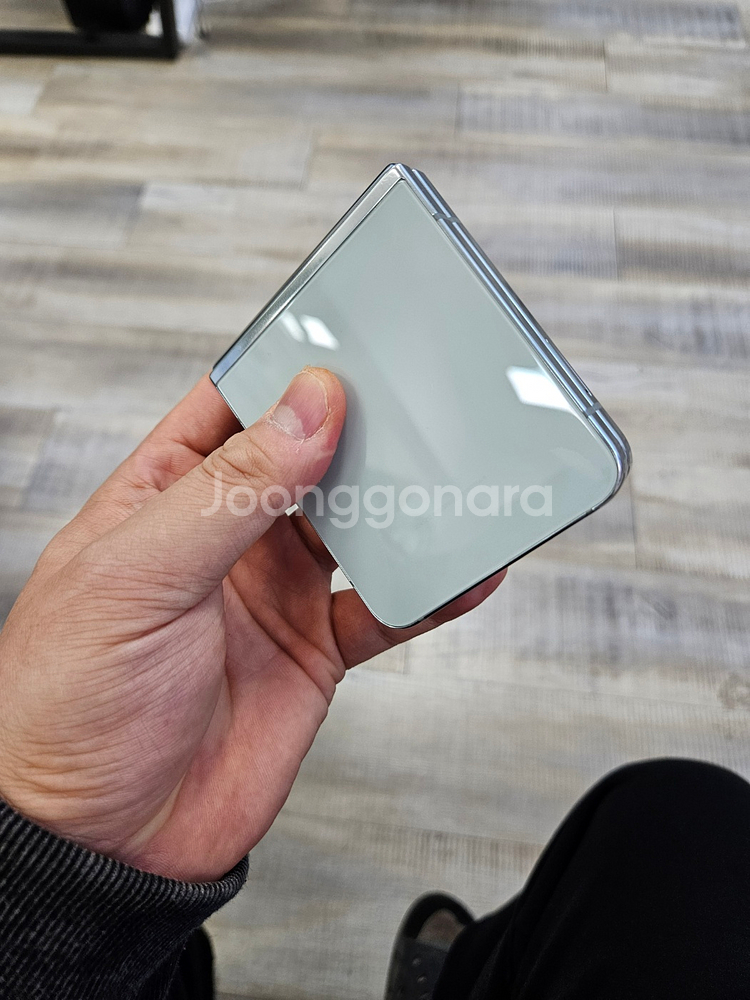 실사진 삼성 갤럭시Z플립5 판매 중고폰 F731--1
