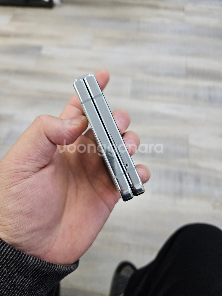 실사진 삼성 갤럭시Z플립5 판매 중고폰 F731--2