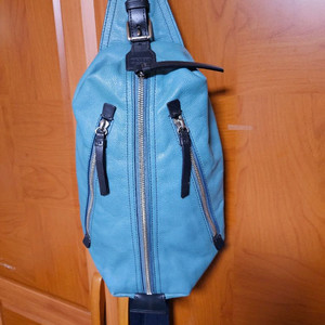 코치 가죽 슬링백