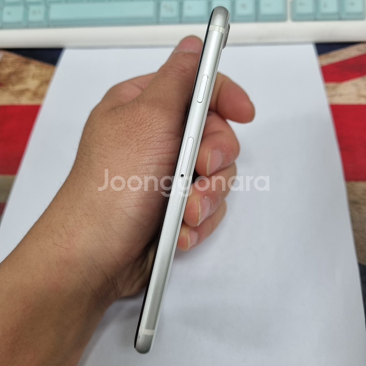 209321 아이폰SE2 128 화이트 중고폰 배터리84%--5