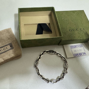 구찌 인터로킹 G 팔지