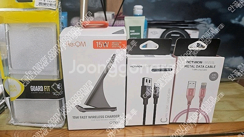 (새상품) Z플립5 투명젤리케이스,15W 충전기거치대,C타입 케이블,아이폰8핀 케이블 판매해요.--0