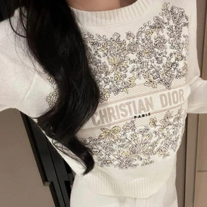 디올 자수 니트