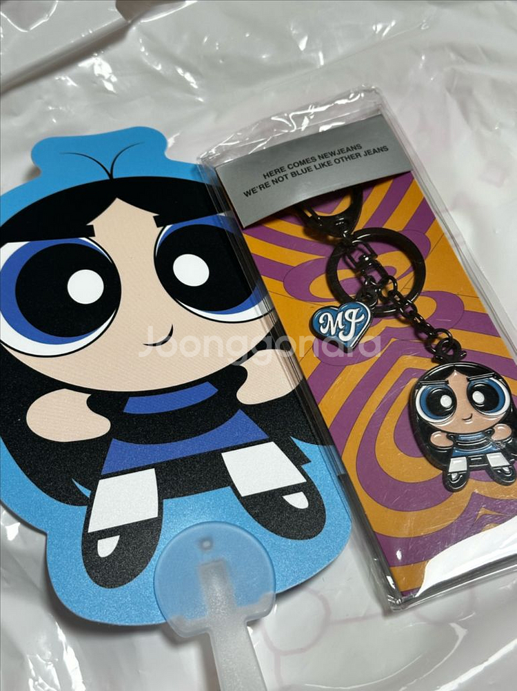 뉴진스 민지 파워퍼프 메탈키링 + 어도어 뱃지 일괄 판매합니다--1