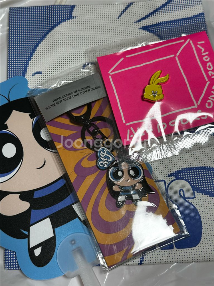 뉴진스 민지 파워퍼프 메탈키링 + 어도어 뱃지 일괄 판매합니다--0