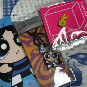 뉴진스 민지 파워퍼프 메탈키링 + 어도어 뱃지 일괄 판매합니다