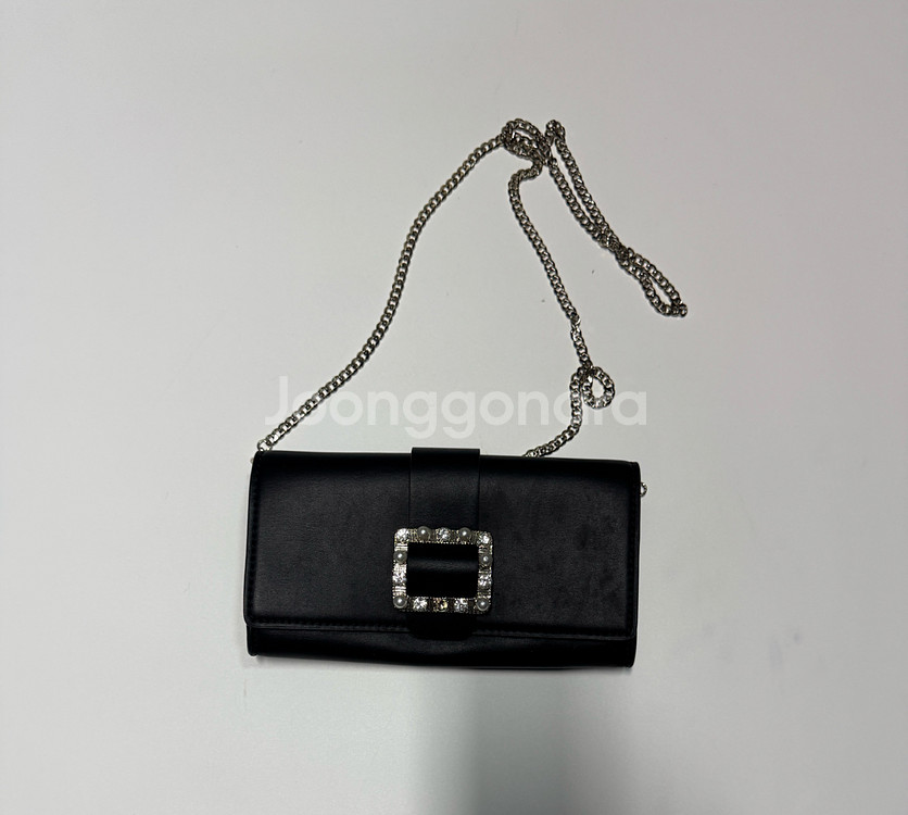 여성 게스 Guess 보석 장식 체인 숄더백 블랙--0