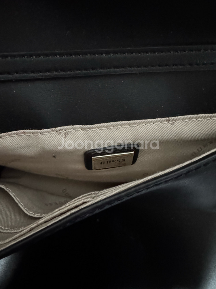 여성 게스 Guess 보석 장식 체인 숄더백 블랙--5