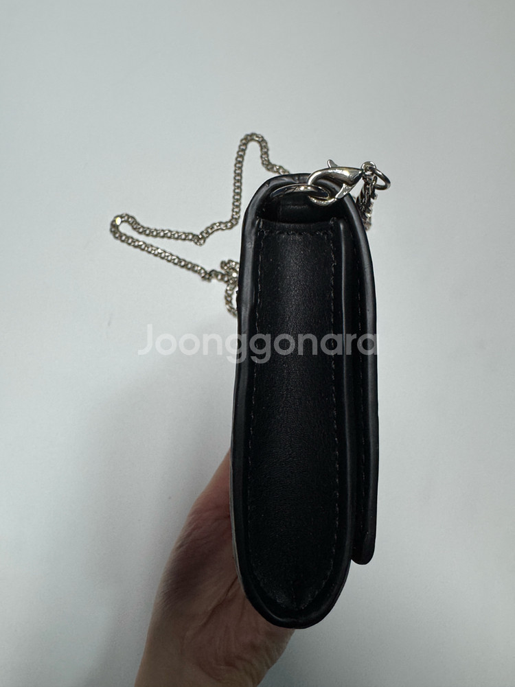 여성 게스 Guess 보석 장식 체인 숄더백 블랙--6