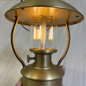 스코겐 N80 황동랜턴 + 가방 포함 판매합니다(가격다운)