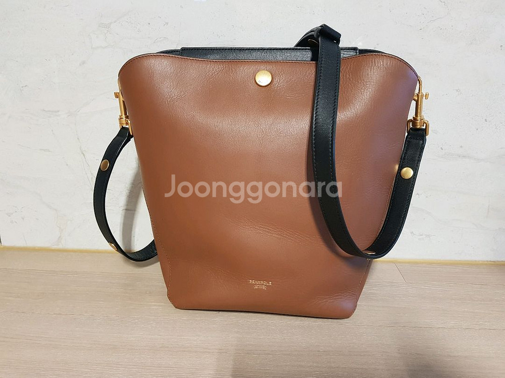 빈폴 스윙 버킷백--0