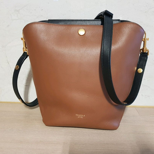 빈폴 스윙 버킷백