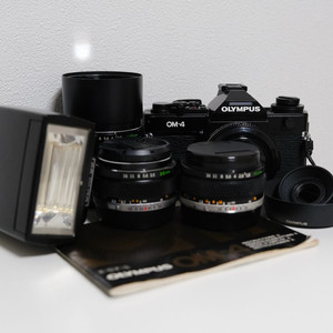 올림푸스 OM4 필름카메라, 렌즈 (28,50,135mm), 플래시등 풀세트 판매합니다