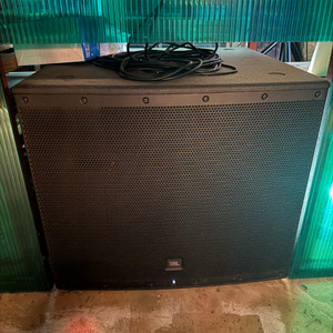 JBL EON618S 18인치 중고 엑티브 서브우퍼 입니다.