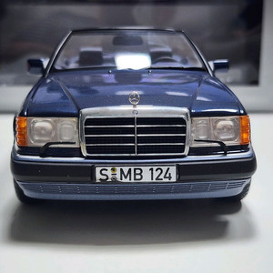 1:18 노레브 벤츠 W124 300CE-24 블루 딜러버전 다이캐스트