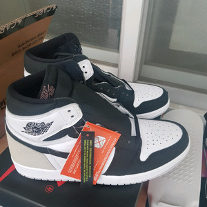 나이키 에어조던1 레트로 하이 OG 블리치드코랄280