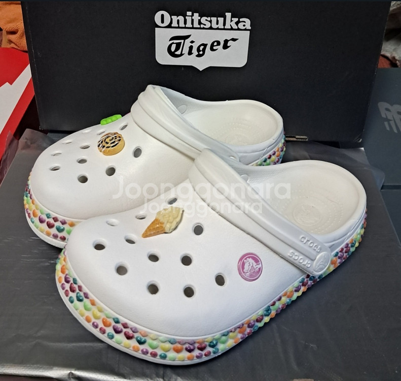 크록스J2 210사이즈 지비츠포함 하트크록스--0