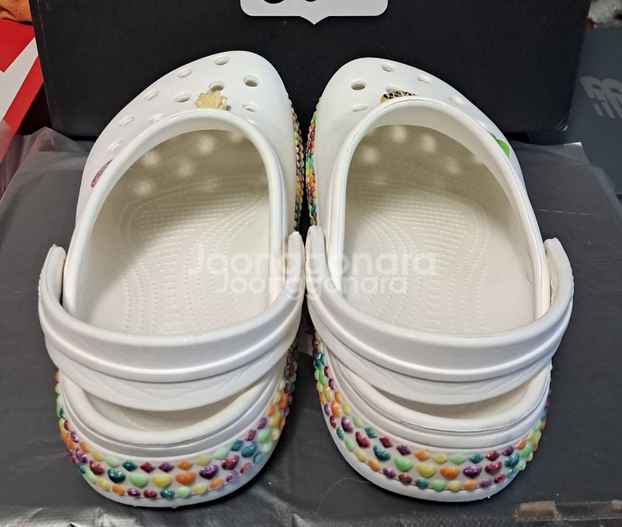 크록스J2 210사이즈 지비츠포함 하트크록스--4