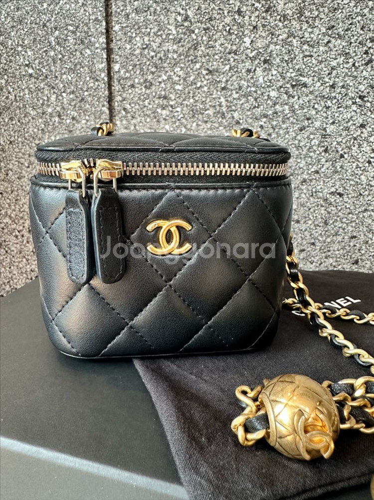 샤넬 골드볼 미니 베니티 블랙 ( 정사각 )--1