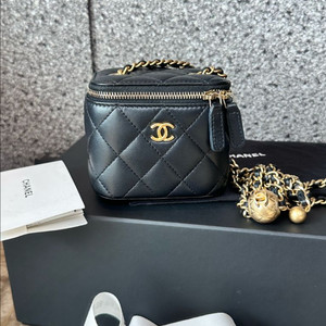 샤넬 골드볼 미니 베니티 블랙 ( 정사각 )