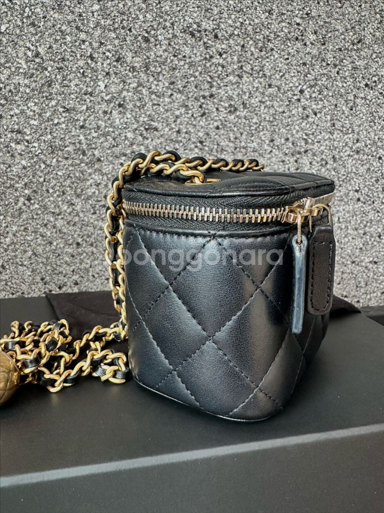 샤넬 골드볼 미니 베니티 블랙 ( 정사각 )--8