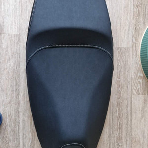 UHR125 25년식 시트 앗세이, 순정 시트입니다. 이미지