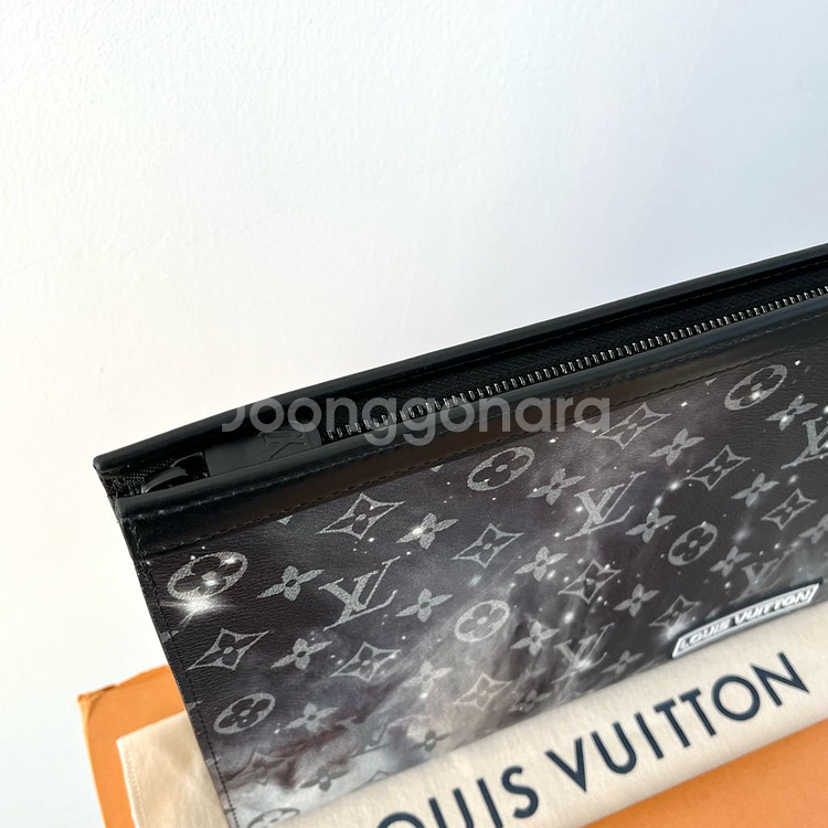[S급/한정판] 루이비통 갤럭시 포쉐트 보야주 클러치백 가방 M44448--4