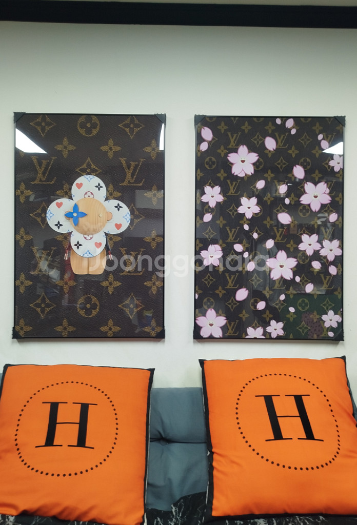 루이비통 모노그램 카이카이키키 웃는꽃 꽃그림 대형 그림 액자 팝아트 인테리어소품 인테리어액자 명품그림 명품액자--0