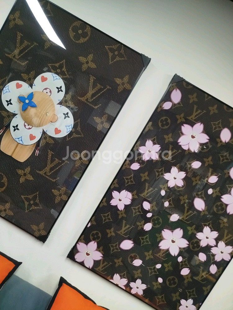 루이비통 모노그램 카이카이키키 웃는꽃 꽃그림 대형 그림 액자 팝아트 인테리어소품 인테리어액자 명품그림 명품액자--3