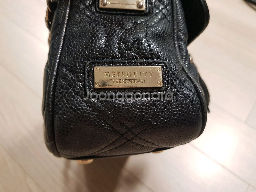 메트로시티 퀼팅 가죽 크로스백--5